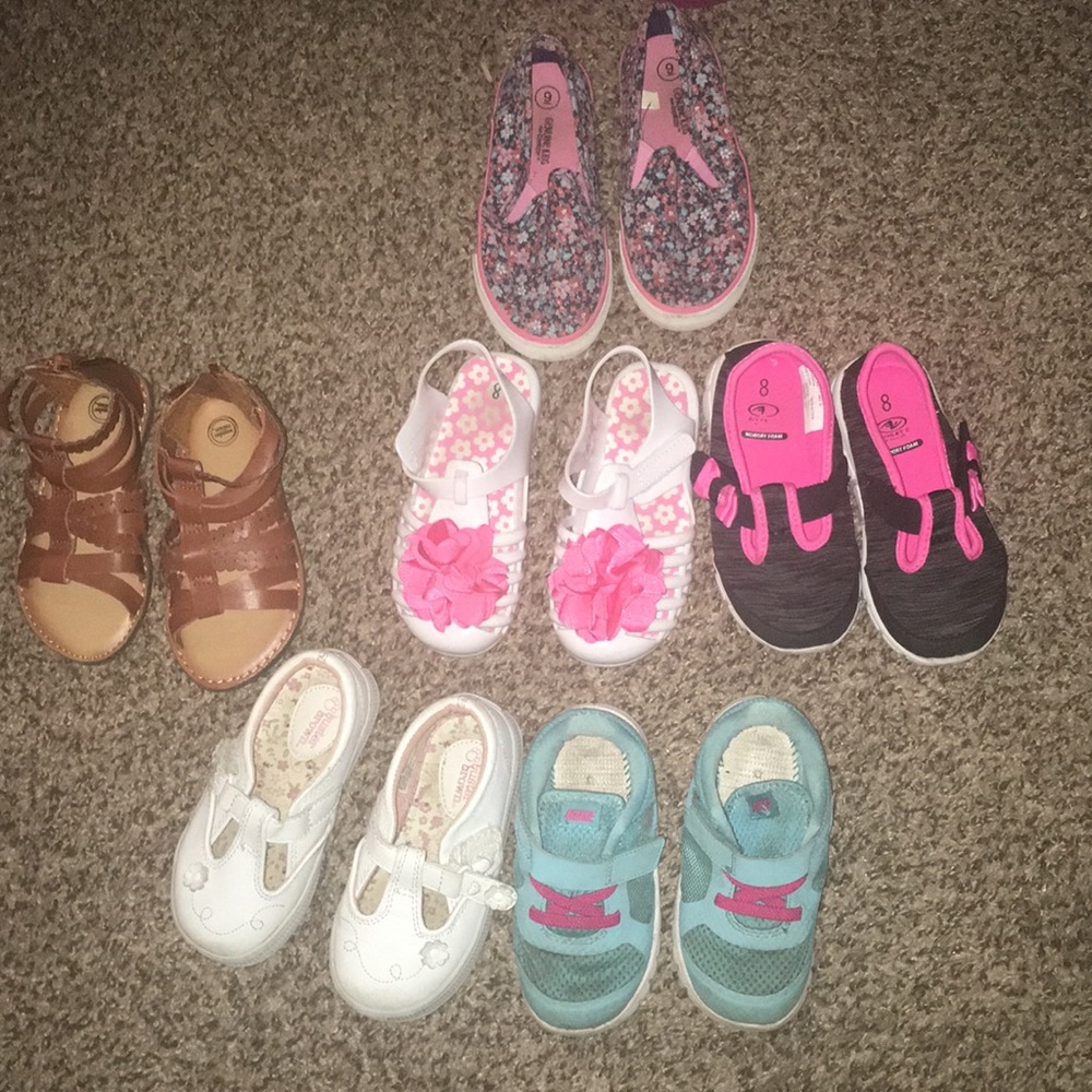 6 pairs of girls toddler shoes size 7-9